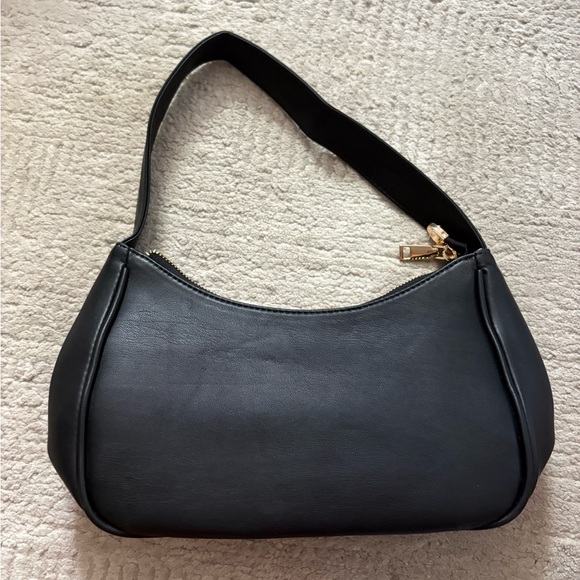 Chic Black Leather Shoulder Bag - Picture 1 of 3